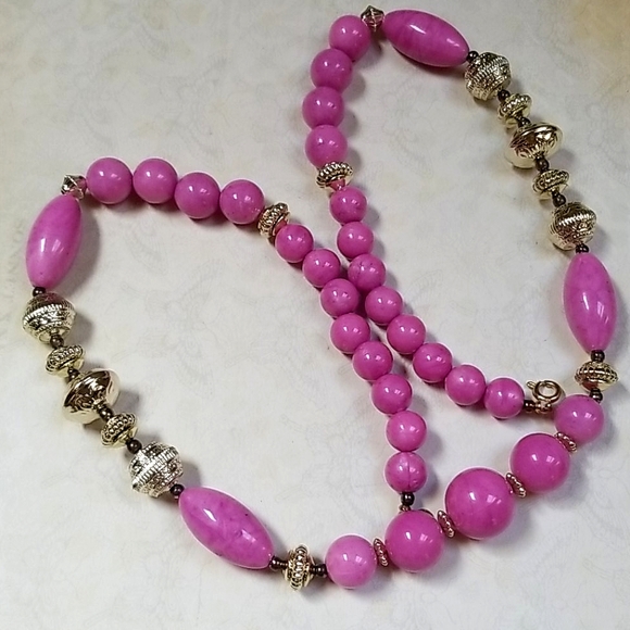 Vintage 1960s Mid Century Lilac Acrylic Beaded Gold Tone Necklace - Picture 9 of 10
